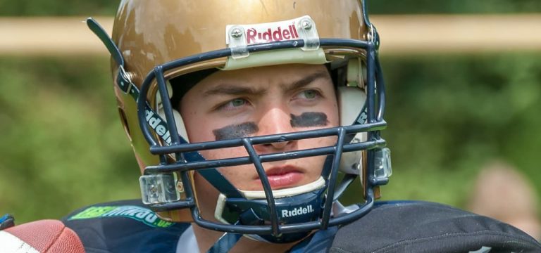 NFL spelare med svart under ögonen