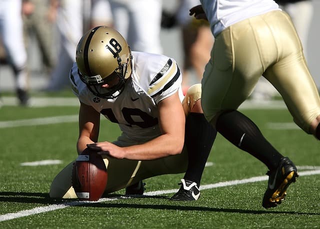 Field goal försök med holder och kicker