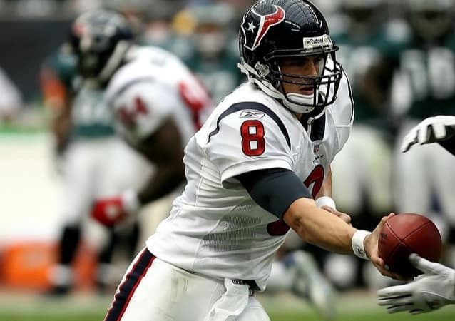 Quraterback lämnar över bollen till running back